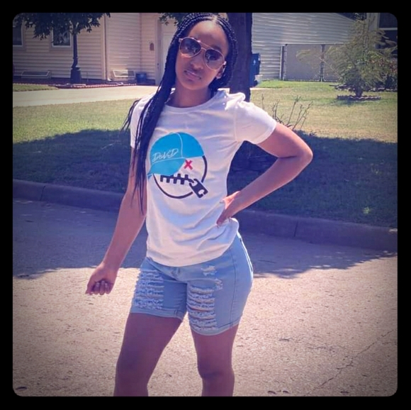 Close Your Mouth Emoji Tee - Picture 1 of 2